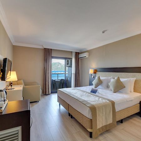 Faros Premium Beach 马尔马里斯 外观 照片