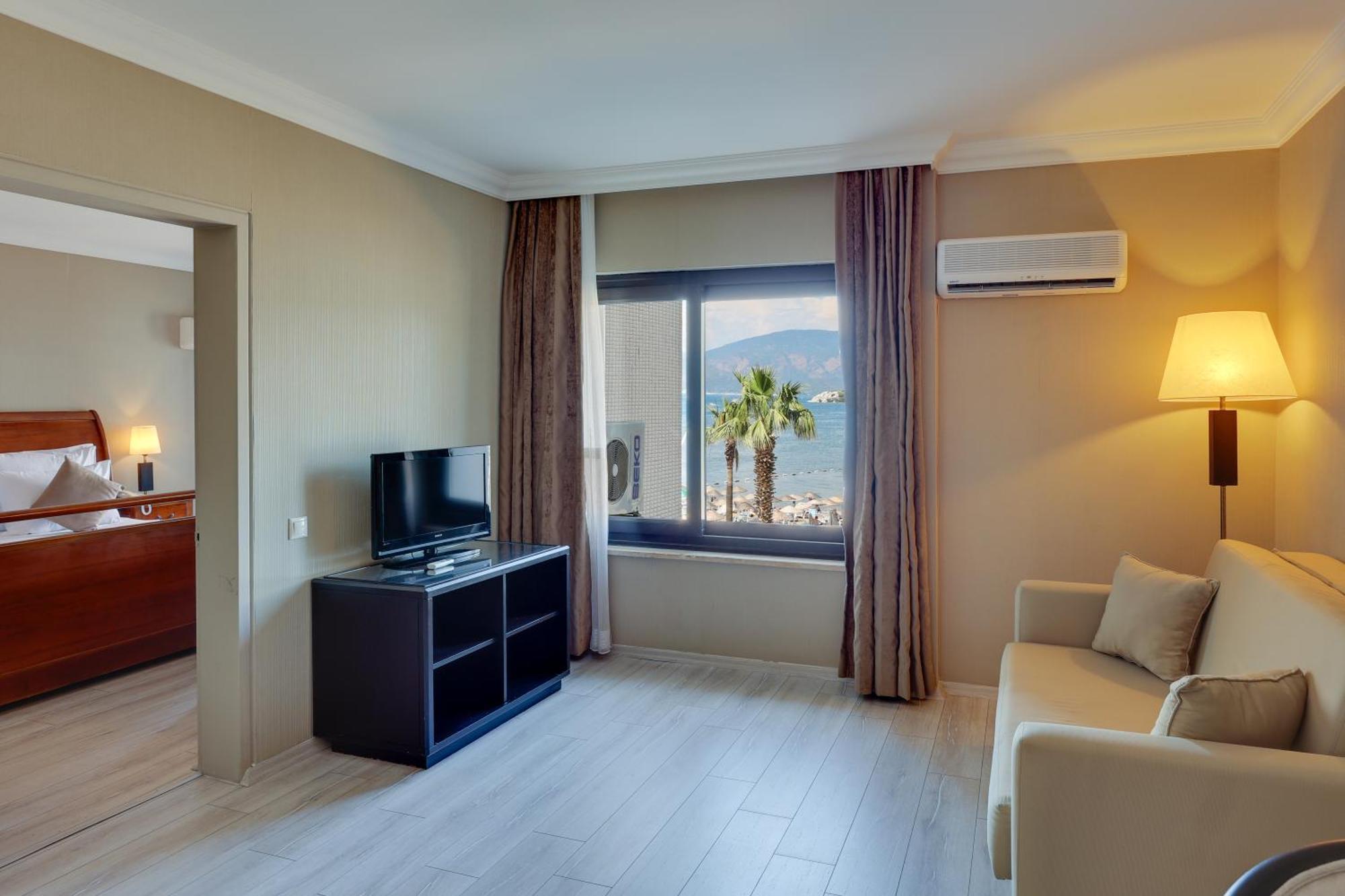 Faros Premium Beach 马尔马里斯 外观 照片