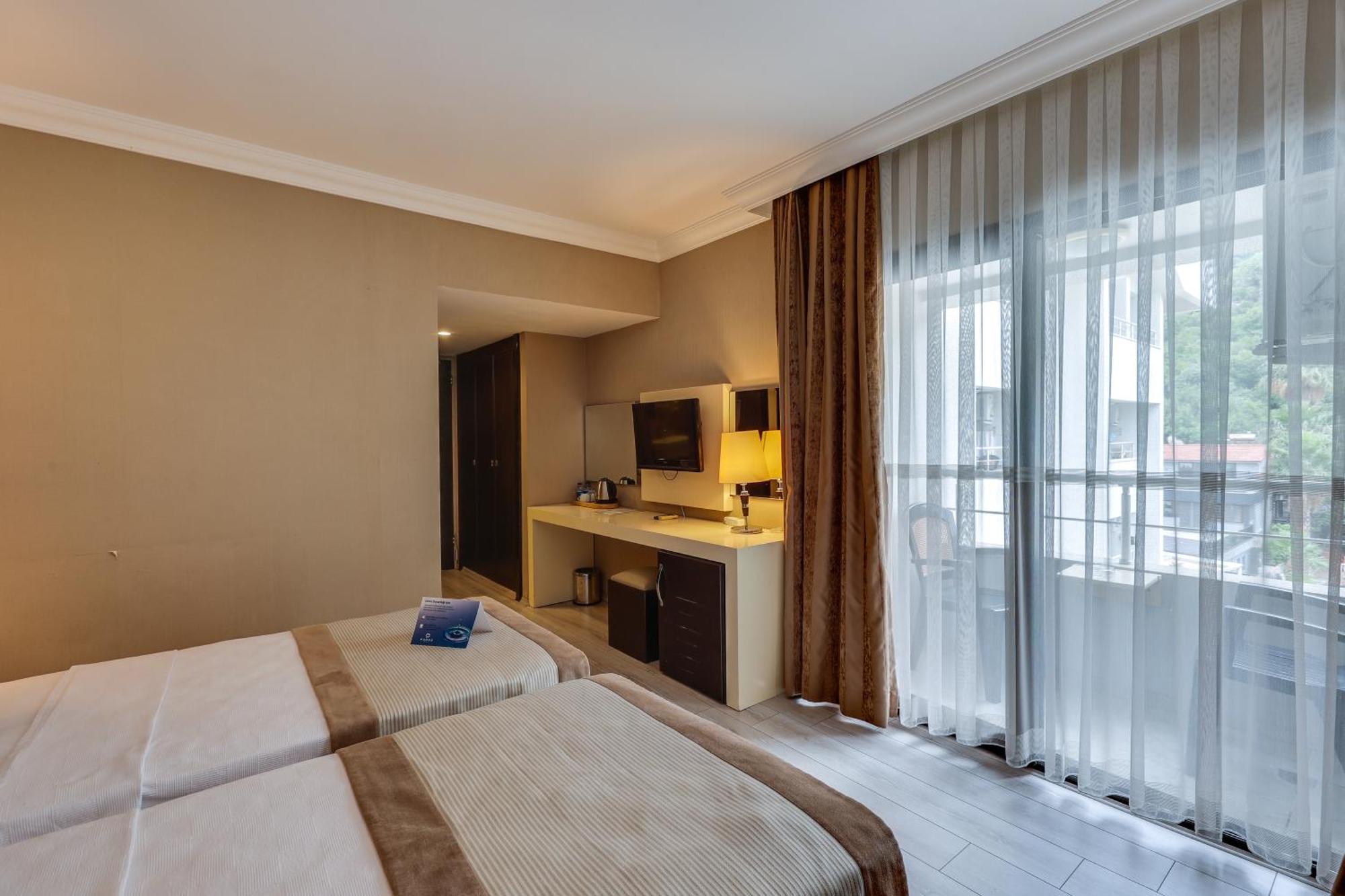 Faros Premium Beach 马尔马里斯 外观 照片