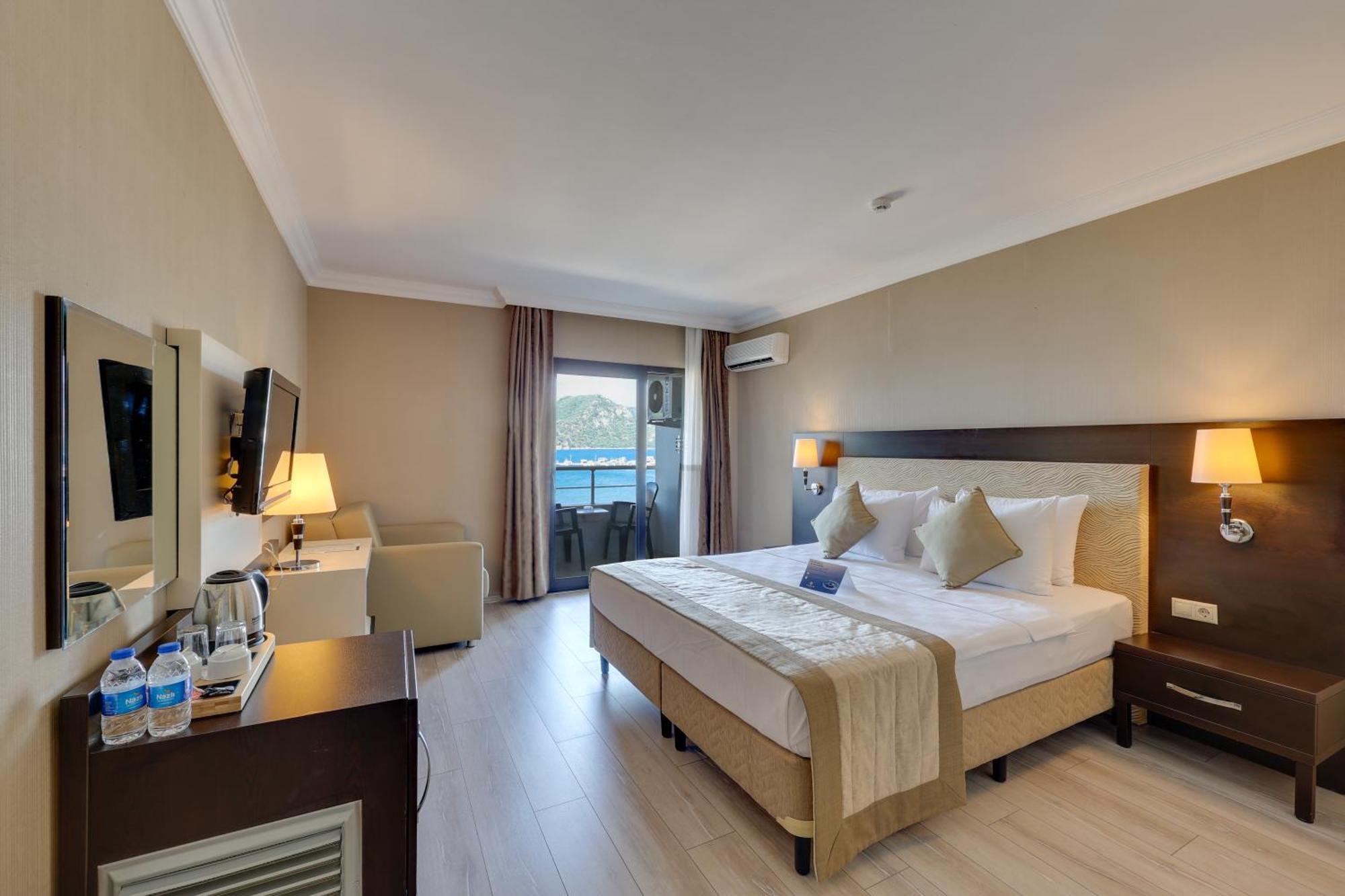 Faros Premium Beach 马尔马里斯 外观 照片