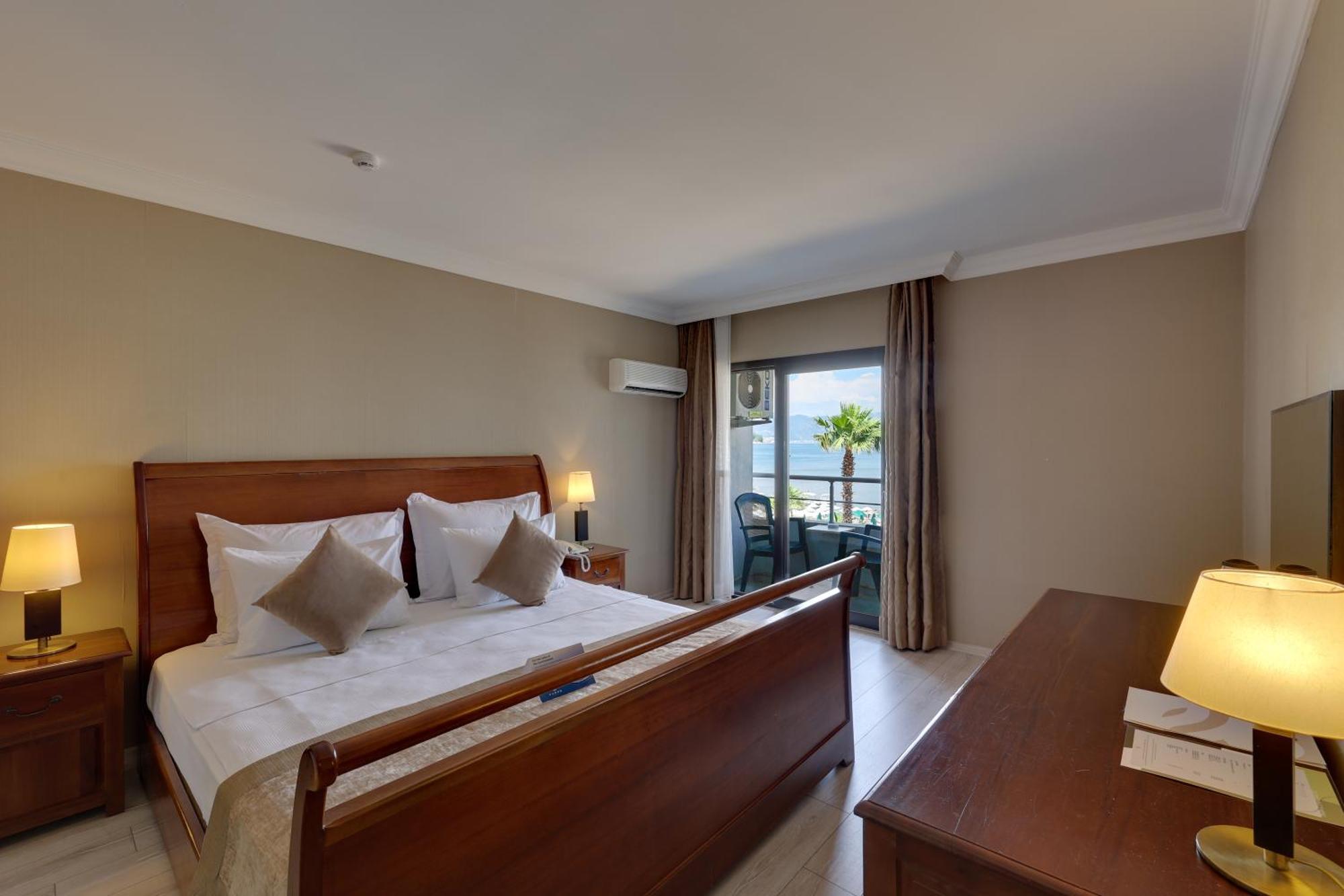Faros Premium Beach 马尔马里斯 外观 照片